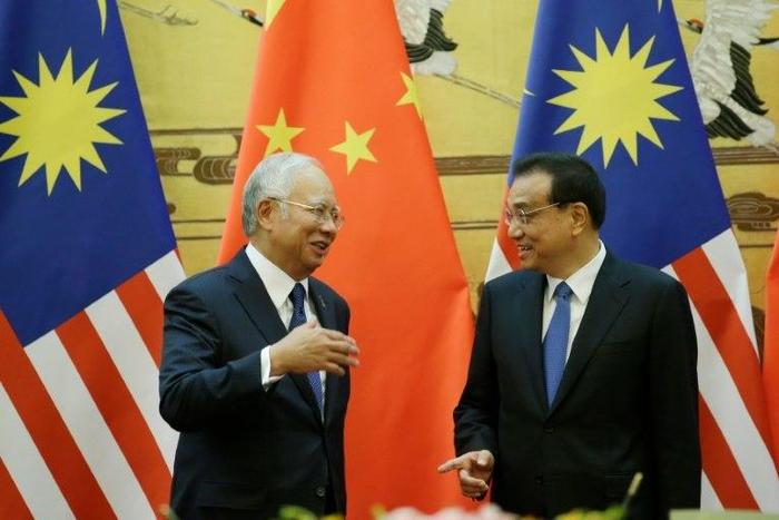 Malaysia's Prime Minister Najib Razak (left) and China's Premier Li Keqiang attend a signing ceremony at the Great Hall of the People in Beijing, on November 1, 2016