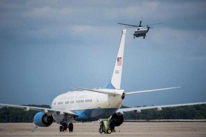 The current double-decker 747-200s used as Air Force One, first ordered by Ronald Reagan and put into service in 1990, are getting old