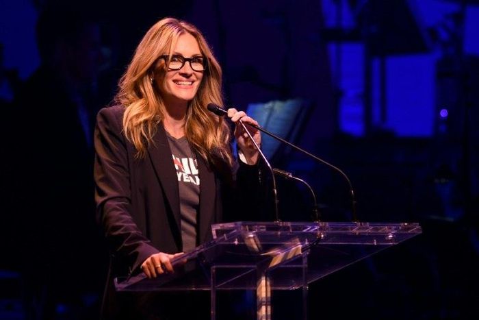 Julia Roberts is to play the role of Eleanor Flood in a TV adaptation of the novel "Today Will Be Different", says the Hollywood Reporter