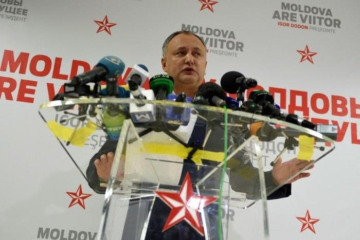 Moldova's presidential candidate Igor Dodon speaks after the end of voting in Chisinau on November 13, 2016