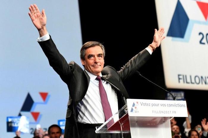 Francois Fillon proposes cutting 500,000 public sector jobs over the next five years