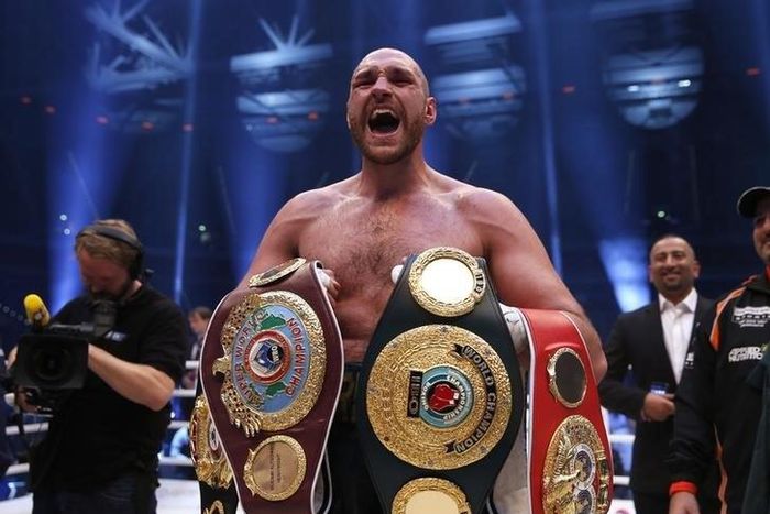 Tyson Fury celebrates winning the fight
