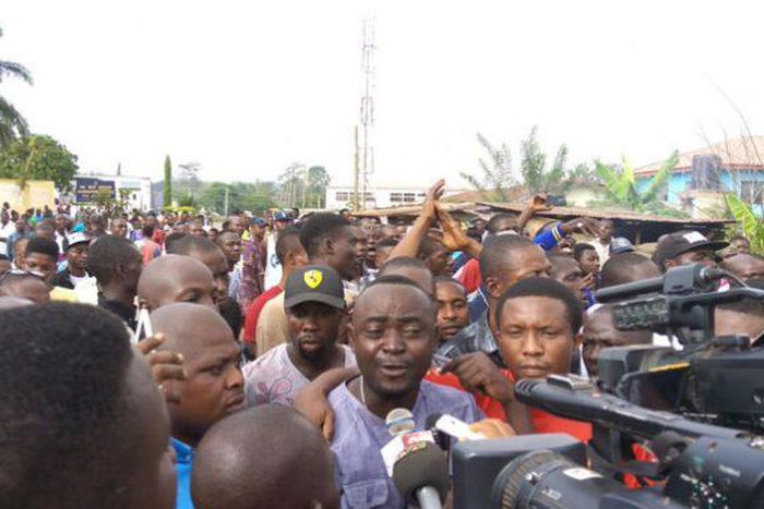Protesters at INEC office in Ondo state