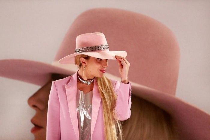 Lady Gaga poses for photographers in Tokyo on November 2, 2016