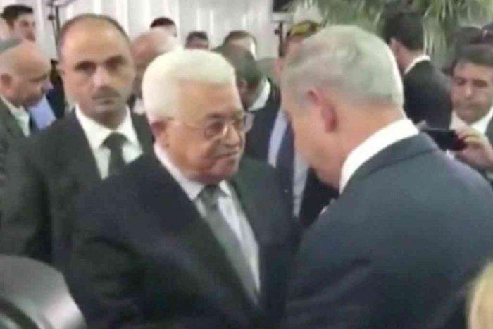 Palestinian president, Netanyahu shake hands at Peres funeral