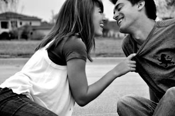 How to know that a guy wants to leave the friendzone