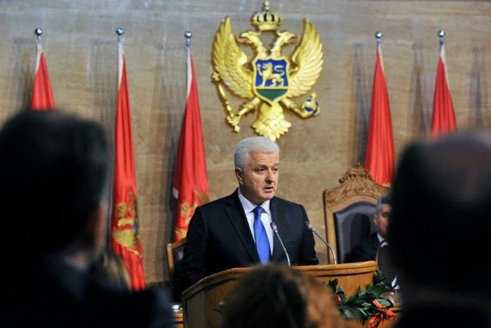 The newly elected Montenegrin Prime Minister Dusko Markovic (C) delivers a speech during a ceremony at the Montenegro Parliament in Podgorica on November 28, 2016