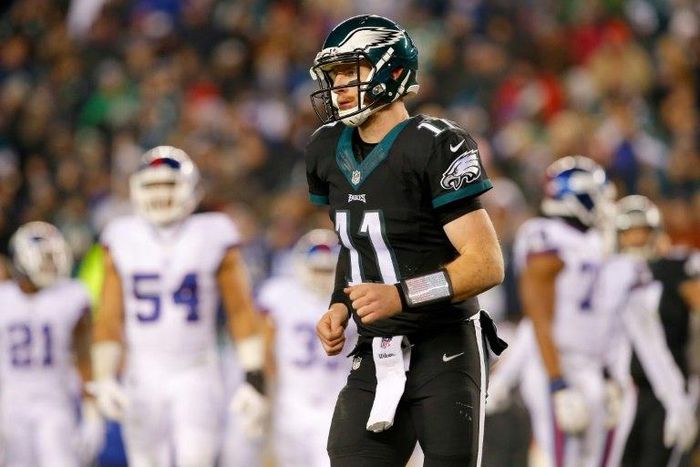Quarterback Carson Wentz's 152-yard pass and a touchdown helped the Philadelphia Eagles to a win over the New York Giants