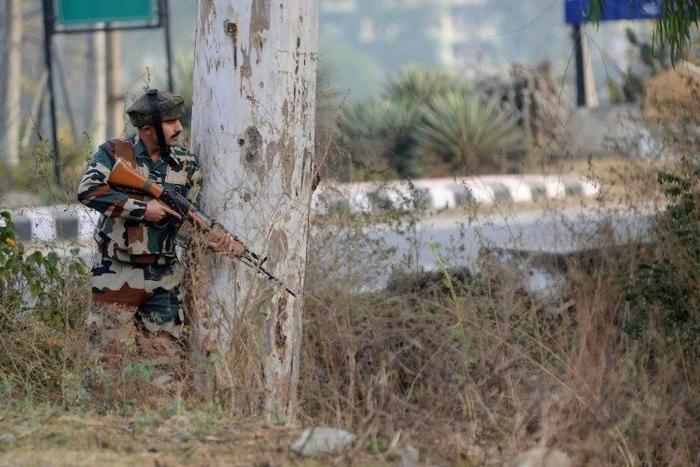 An Indian soldier stands guard during a gun battle with armed militants at an Indian army base at Nagrota, some 15 kms from Jammu on November 29, 2016