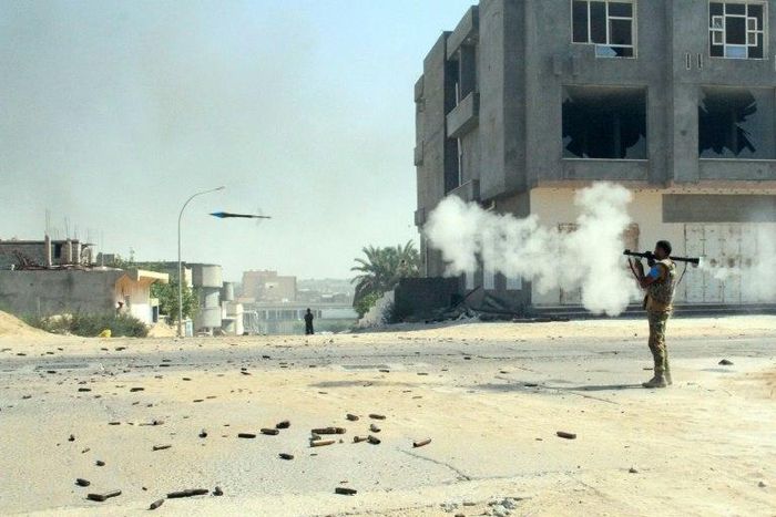 A pro-government fighter fires a rocket-propelled grenade launcher towards Islamic State group positions in Sirte on August 16, 2016 
