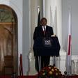 Japan's Prime Minister Shinzo Abe (L) and Kenya's President Uhuru Kenyatta attend a news conference following bilateral talks at State House in Kenya's capital Nairobi, August 28, 2016.