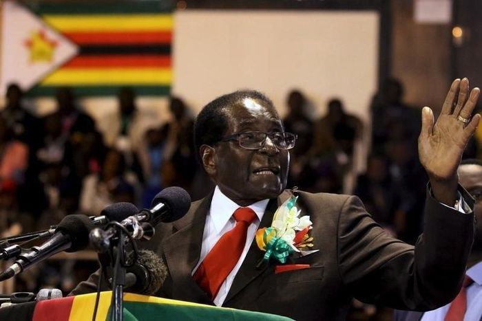Zimbabwe's Mugabe says seeking steps to speed up public employees' pay