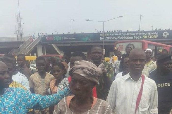 The dead body carrying old woman