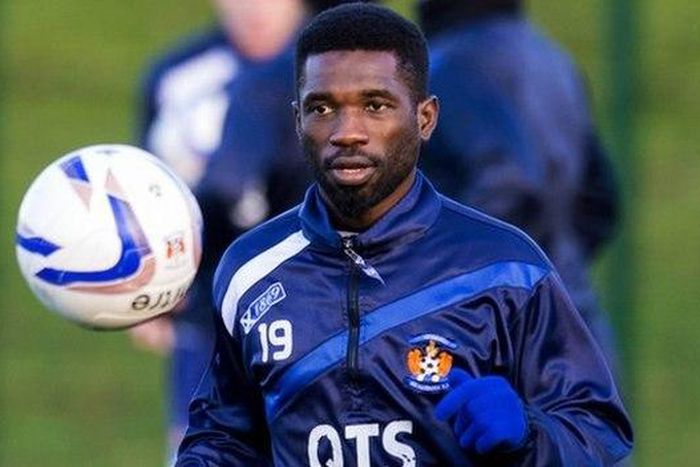 Rabiu Ibrahim is seen joggling the ball.