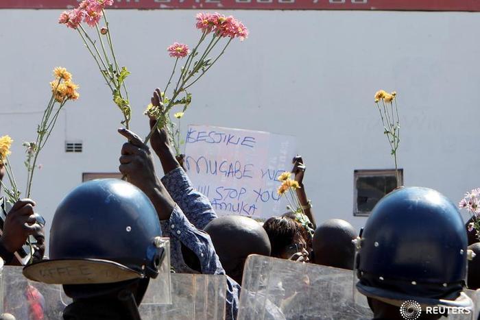 Zimbabwe women take to the streets to demand free education