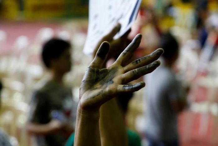 Dozens of Philippine officials surrender after being linked to drugs trade