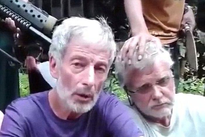 Philippine Islamic militants behead hostage