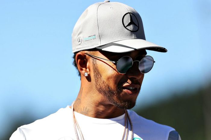 ___5419745___https:______static.pulse.com.gh___webservice___escenic___binary___5419745___2016___9___2___4___lewishamilton-cropped_dnfjvaa26llh1288w141xd7zb