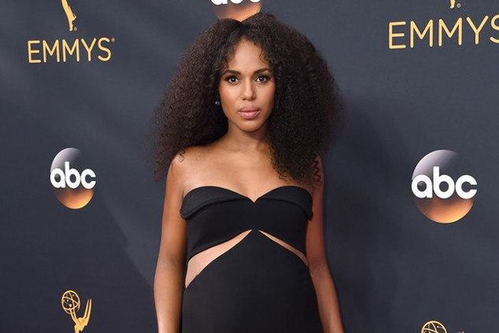 Kerry Washington at the 2016 Emmy Awards