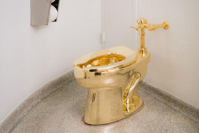 Gold-plated toilet