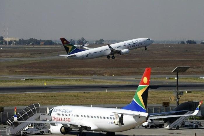 Financial reports for South African Airways presented to parliament last week -- some of them two years late -- painted a grim picture: in 2014-2015, the airline made a 4.7-billion rand ($330 million) loss