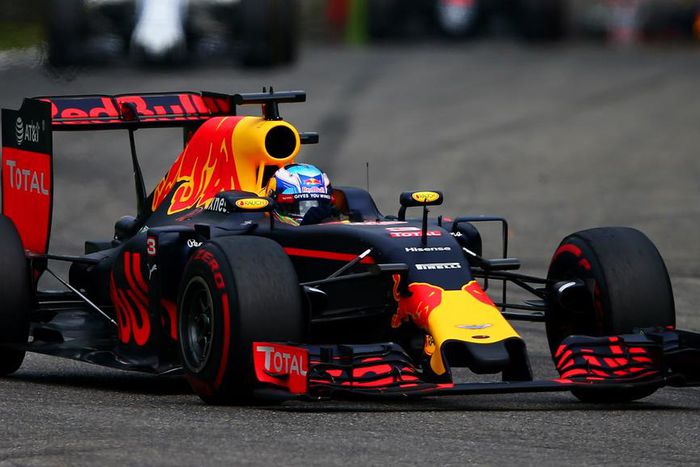 ___5455480___https:______static.pulse.com.gh___webservice___escenic___binary___5455480___2016___9___5___11___danielricciardo-cropped_1wi15hd3j0hal11yxi7929fx9x