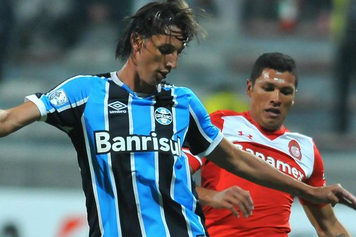 ___5429775___https:______static.pulse.com.gh___webservice___escenic___binary___5429775___2016___8___29___12___geromel-cropped_vv2aumlzy94c1r7nog963dmyk_1