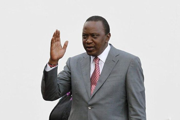 Kenya's President Uhuru Kenyatta salutes guests as he prepares to receive Pope Francis at the State House in Kenya's capital Nairobi, November 25, 2015.