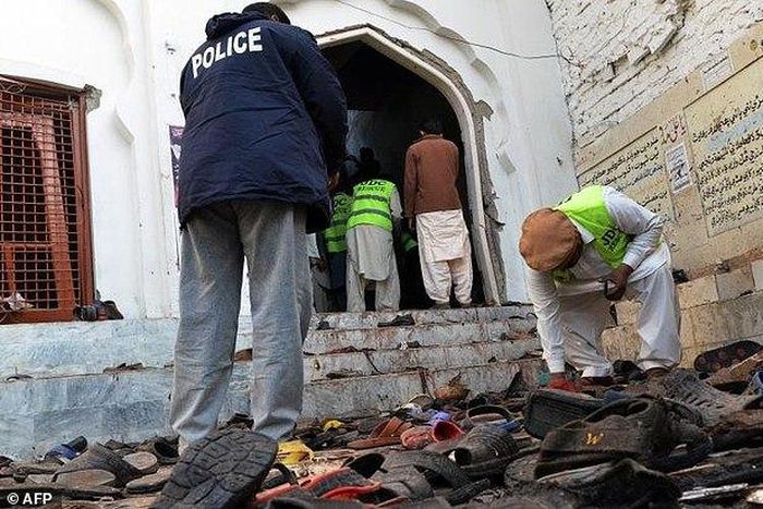 Death toll rises to 25 in suicide bombing in Pakistan mosque - regional official