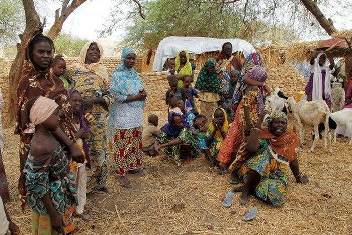 Nigerian refugees, who fled from their village into Niger following Boko Haram attacks, stand in the yard of their Nigerien host in Diffa in southeastern Niger June 21, 2016.