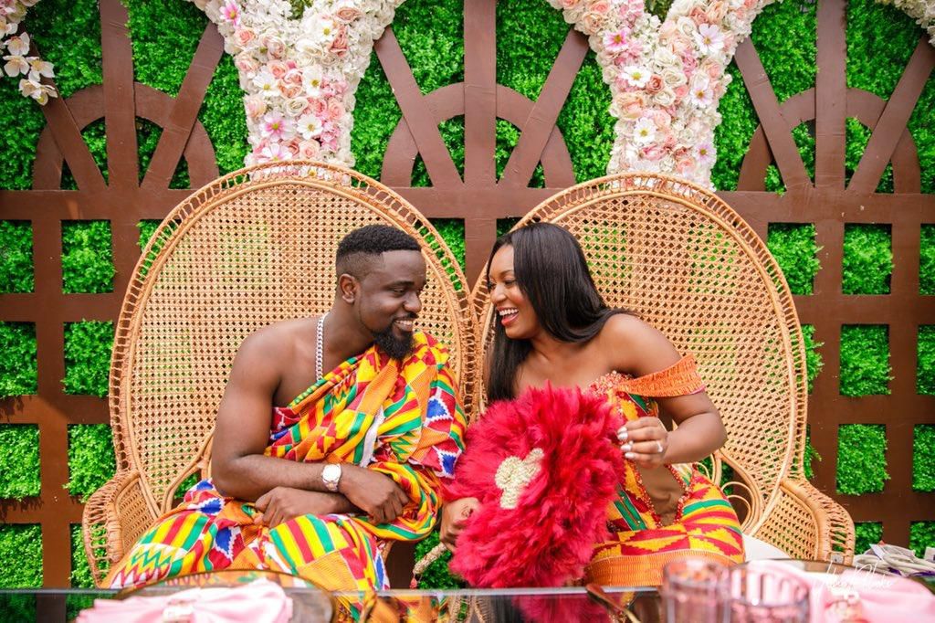 Sarkodie and Tracy take traditional Kente wedding to a new fashion level