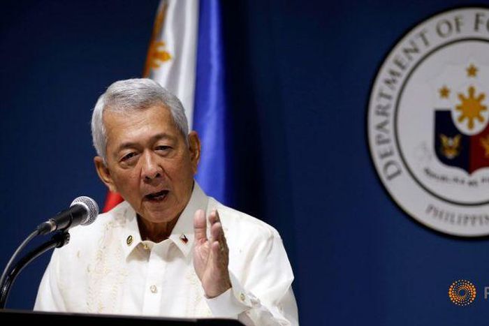 Philippines says no shift in ties with China or U.S.