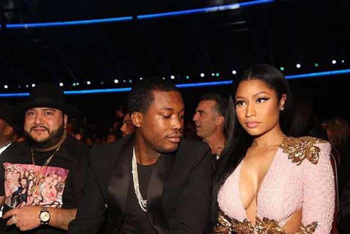Meek Mill stares down at Nciki Minaj's cleavage at 2015 AMAs