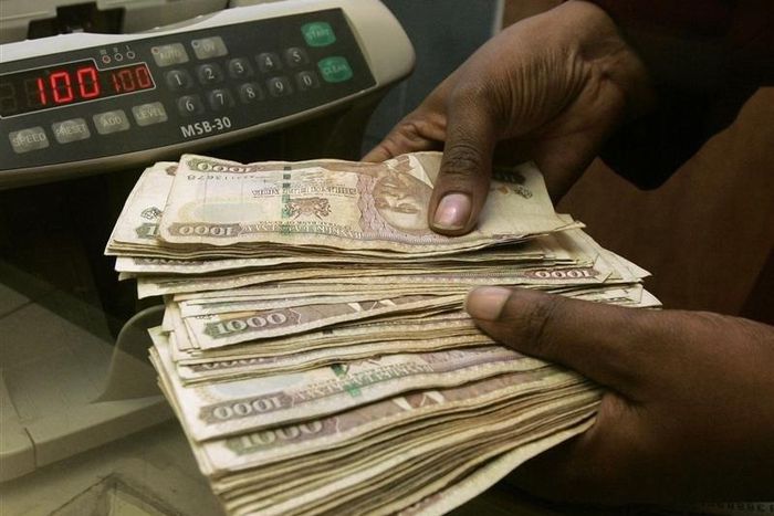 A currency dealer counts Kenya shillings at a money exchange counter in Nairobi,  file.   REUTERS/Antony Njuguna