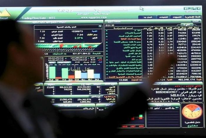 A trader works next to a screen at the Egyptian stock exchange in Cairo, Egypt April 18, 2016.     REUTERS/Mohamed Abd El Ghany
