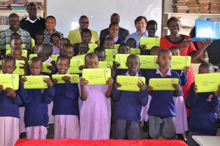 Kenyan students with tabs