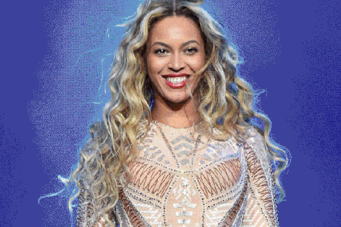 Beyonce storms Video Music Awards, Rihanna gets lifetime award
