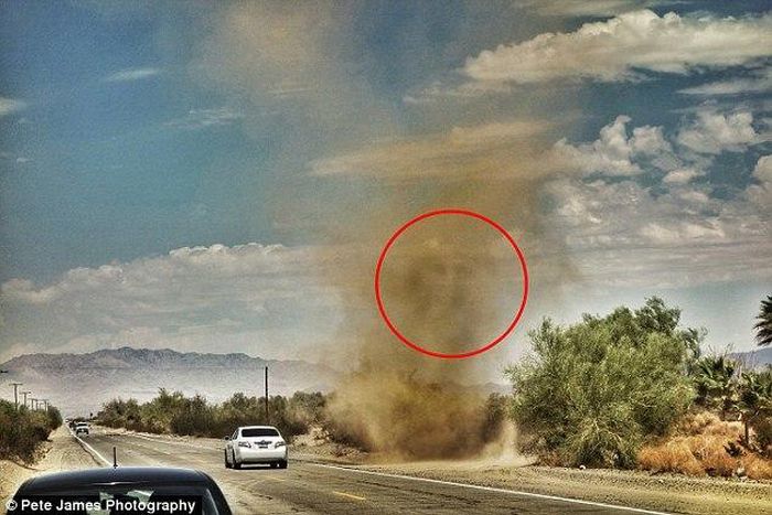 Photographer spots Jesus Christ's face in dust storm