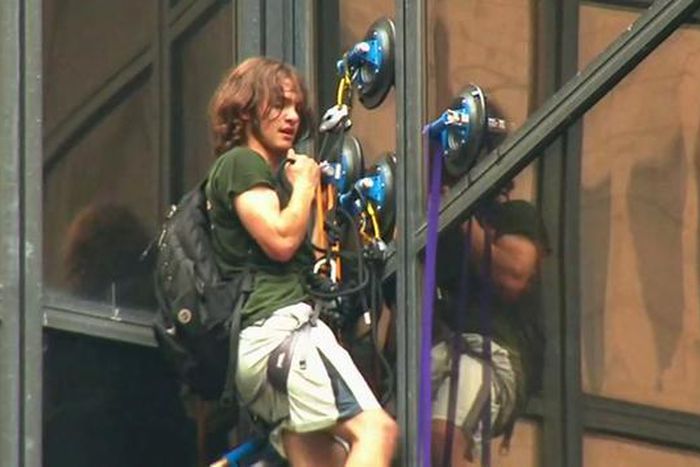 Man climbing Trump Tower for hours captured by Police.
