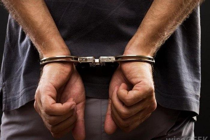 Two Nigerian drug traffickers were arrested during a raid in India.