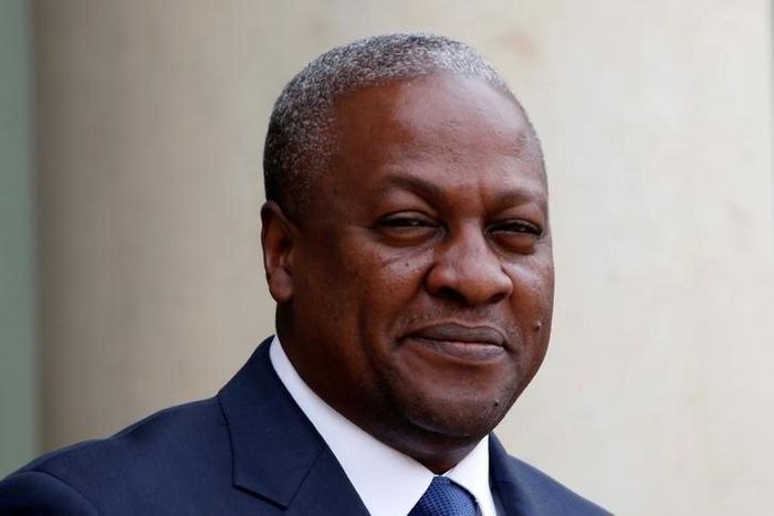 Ghana's President John Dramani Mahama arrives for a meeting with France's President at the Elysee Palace in Paris, France May 28, 2013.