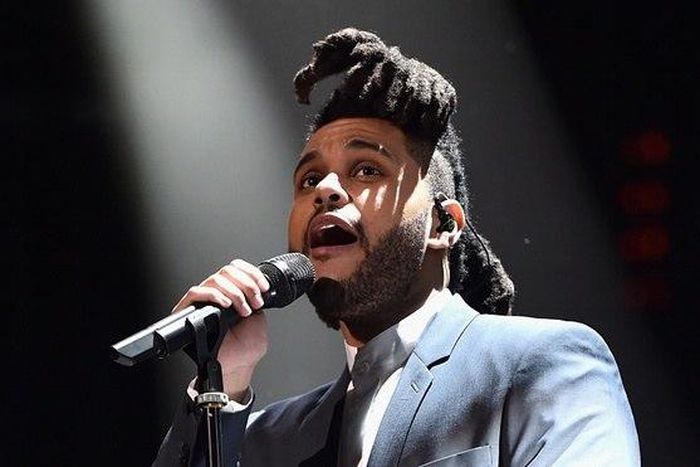 The Weeknd perfoming at the 2016 Grammy awards
