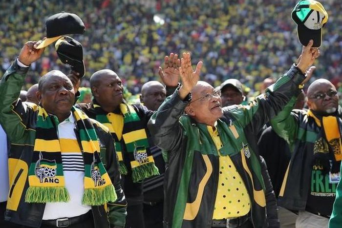 African National Congress (ANC) president,Jacob Zuma (2nd R) waves to his supporters as he arrives for the parties traditional Siyanqoba rally ahead of the August 3 local municipal elections in Johannesburg, South Africa July 31, 2016.
