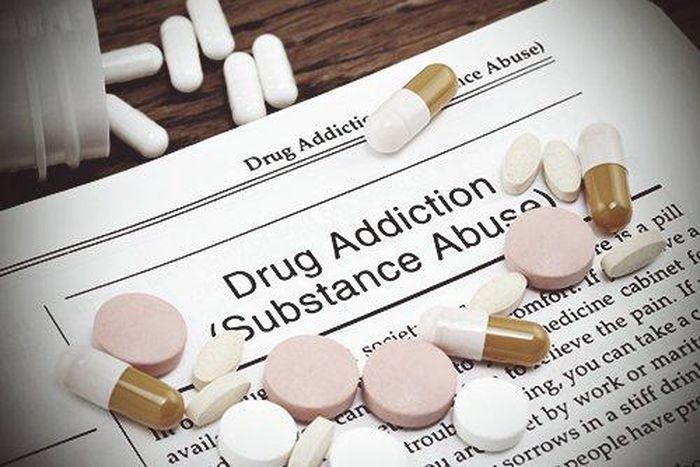 Emir advocates war against substance abuse