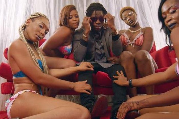 Stonebwoy in video clip of Cynthia Morgan's 'Bubble bup'