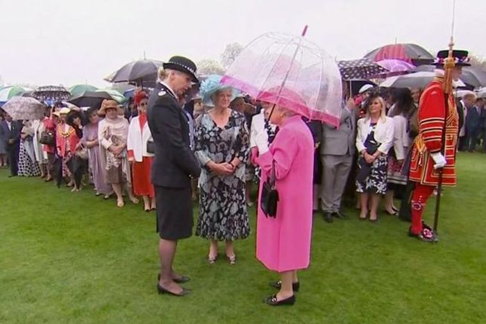 Ties unscathed by Queen Elizabeth's "rude" comment, China paper says