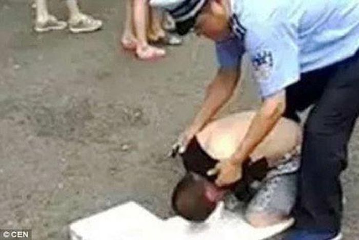 Fake double amputee beggar exposed