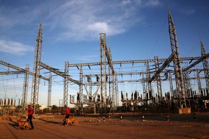 Security guards arrive with dogs for their shift at a power station in Gaborone, Botswana, November 23, 2015. REUTERS/Siphiwe Sibeko