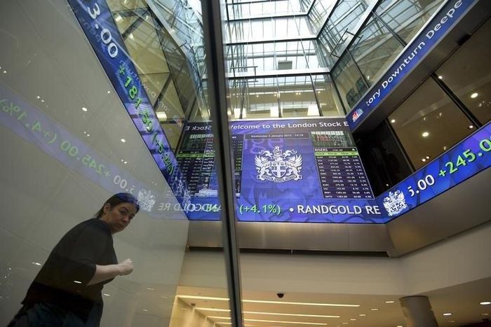 Electronic information boards display market information at the London Stock Exchange in the City of London January 2, 2013.   REUTERS/Paul Hackett