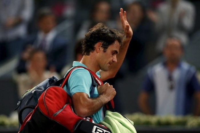 Roger Federer of Switzerland leaves the court after his defeat by Nick Kyrgios of Australia at the end of their match at the Madrid Open tennis tournament in Madrid, Spain, May 6, 2015.